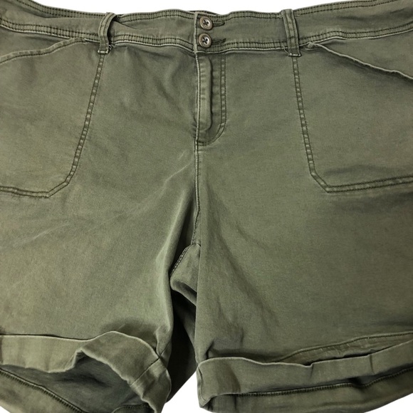 Torrid Olive Green Shorts Plus Size 26 Stretch Denim Utility Gorpcore Grunge - Picture 2 of 8